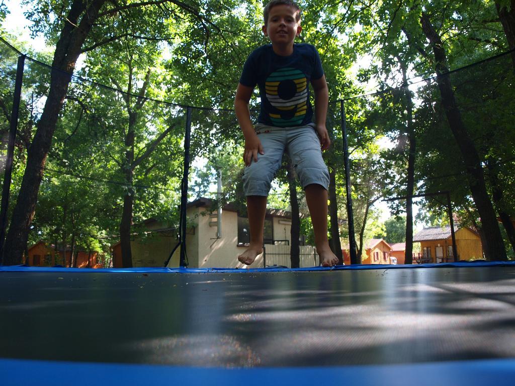 Arnyas Thermal Camping Es Ueduelopark Püspökladány エクステリア 写真