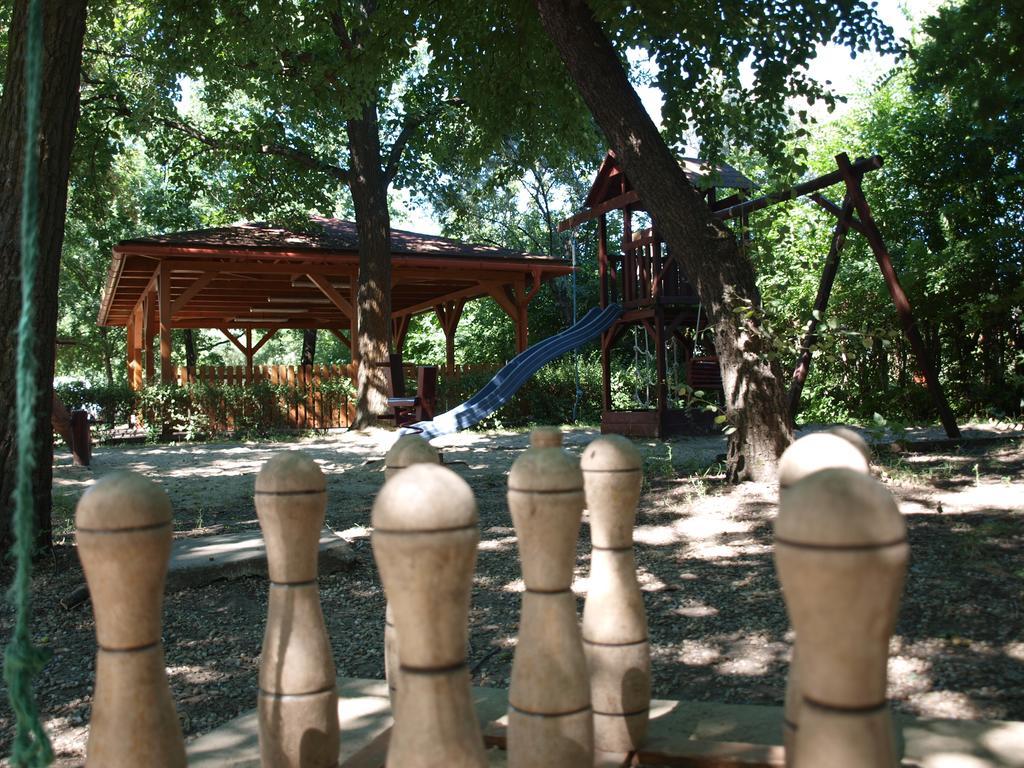 Arnyas Thermal Camping Es Ueduelopark Püspökladány エクステリア 写真