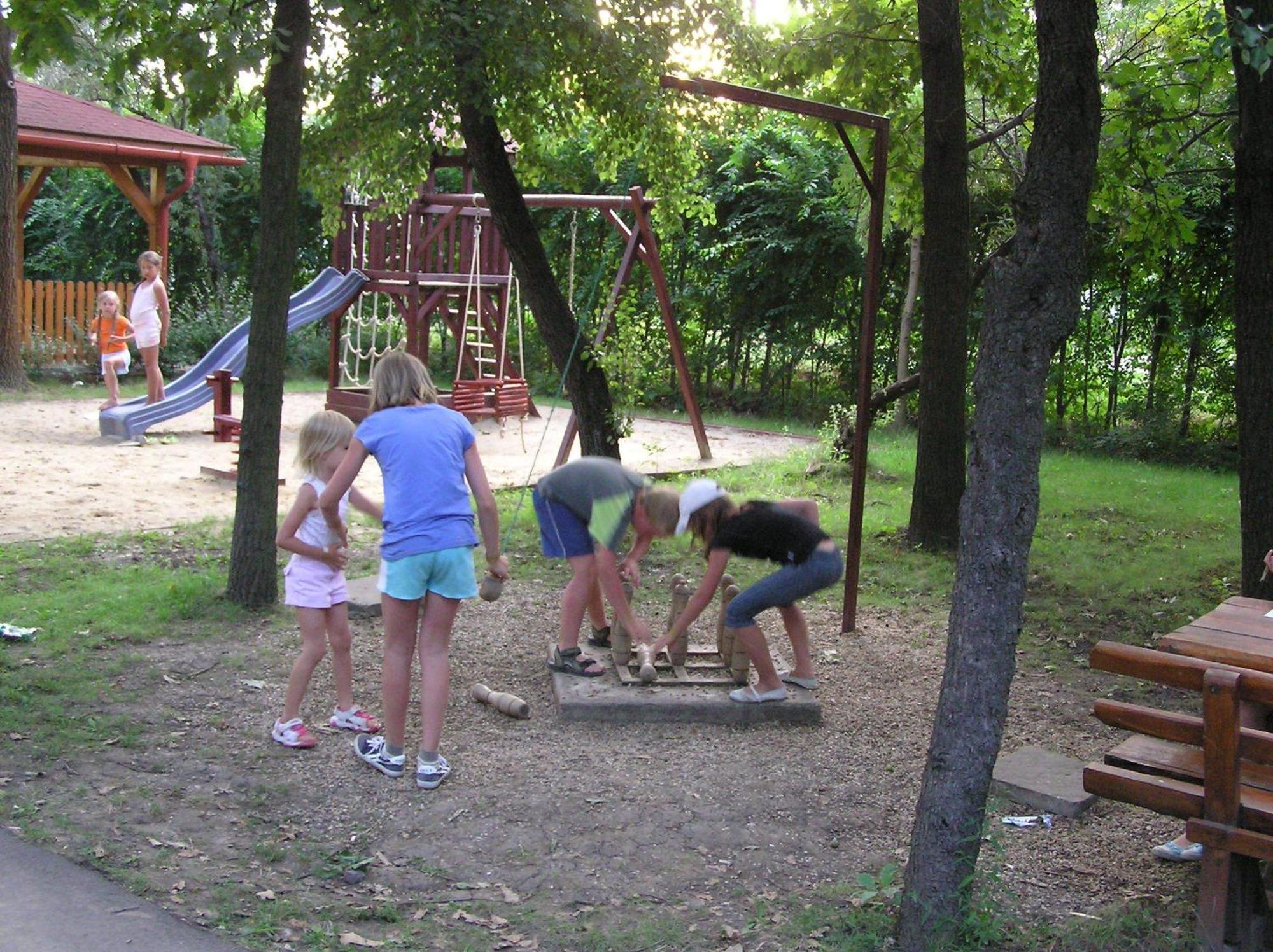 Arnyas Thermal Camping Es Ueduelopark Püspökladány エクステリア 写真